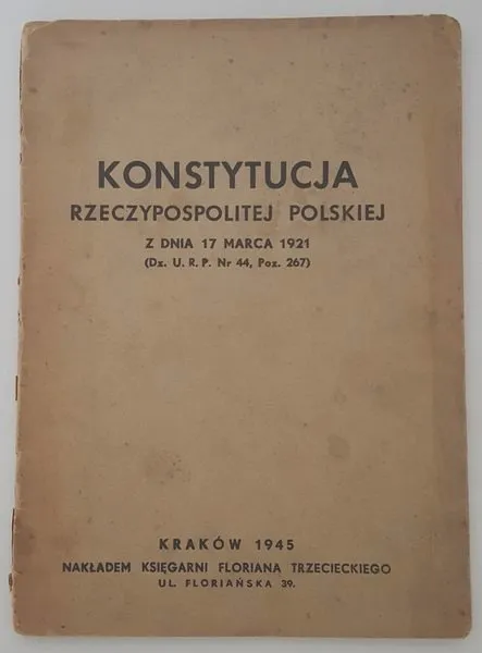 Koszulki z napisem konstytucja – jakie przesłanie skrywają?
